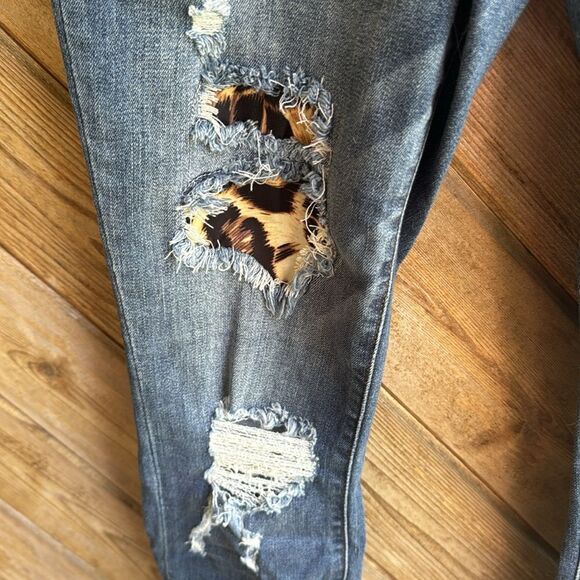 Judy Blue distressed ripped leopard cheetah skinny fit jeans size 11/30 - Picture 6 of 8